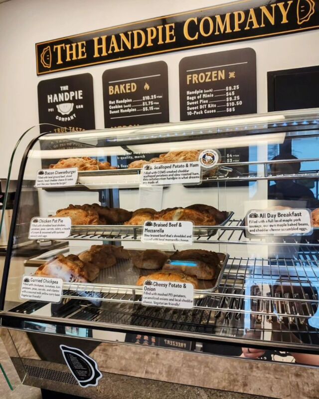 It feels like a @cows_creamery appletree smoked cheddar Scalloped Potato & Ham handpie sort of a day out here in Uptown Albany! 

If you find yourself in the neighbourhood today, our hot handpie cabinet and freshly baked sweets display are ready for you. 

Drive safe & enjoy the snow globe! 

#HandpieHighFives