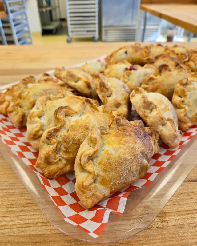 The ovens are full, the sweet handpies are getting stacked into their display, and the sun is shining! 

It's an excellent day to stop by and wish Darra well in her 3rd year of astrophysics before she heads back to Halifax too 🪐🚀💫