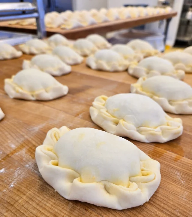 Miranda is absolutely rocking the Apple Cinnamon sweet pie production this week in Albany! 

They're available freshly baked today, and as Take & Bake 2-packs every day for all of your breakfast/brunch/dessert/late night snack needs. 

🍎✨️❤️